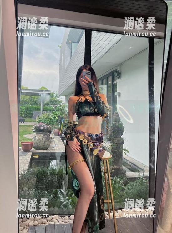 微密圈 - 小玉吃果冻婚纱套图，高清得我差点以为是在婚礼现场！