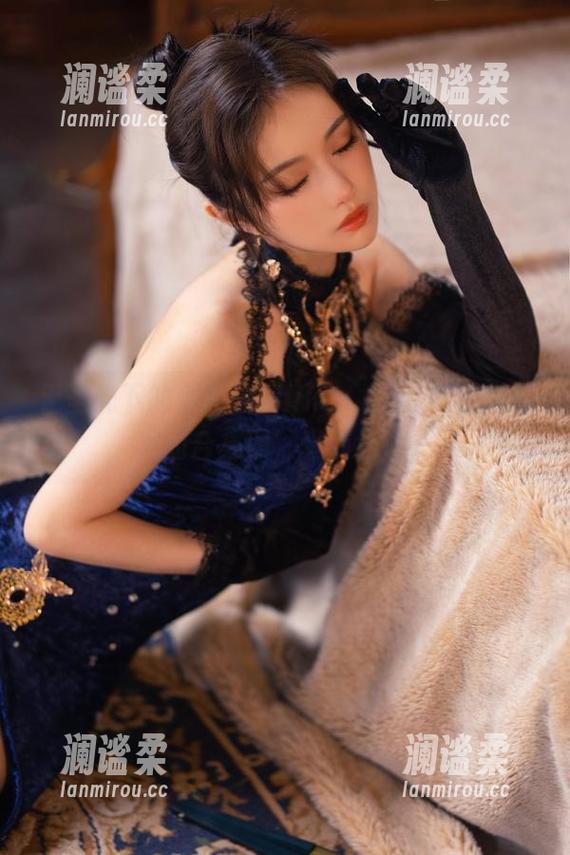 无圣光下的小鹿鹿shika，白衬衫和小心思的合集照，真有意思。