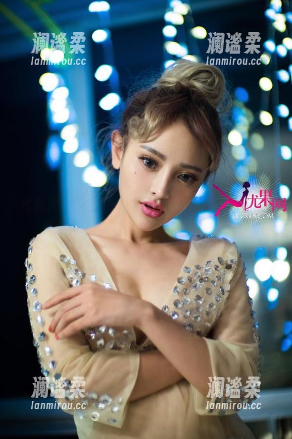 尤果网 - 私房里水手服的琳丽，隐藏的小巧思，总让我不自觉想探个究竟。
