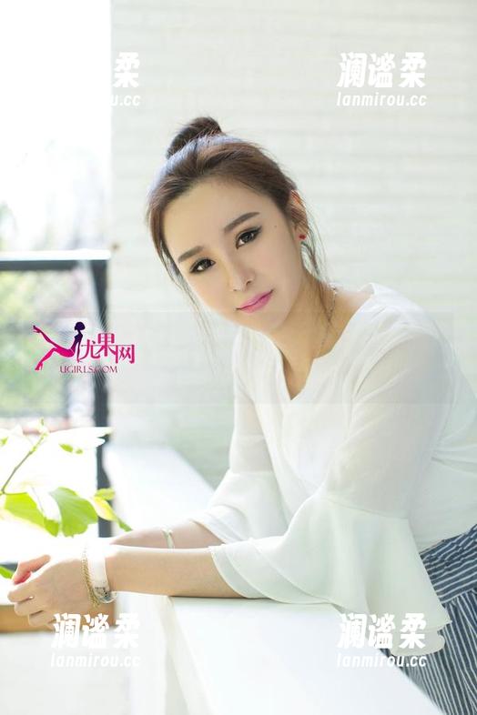 尤果网 - 牛仔裤也能文艺：程瑜西定制写真，穿上谁不想变得慵懒又精致？