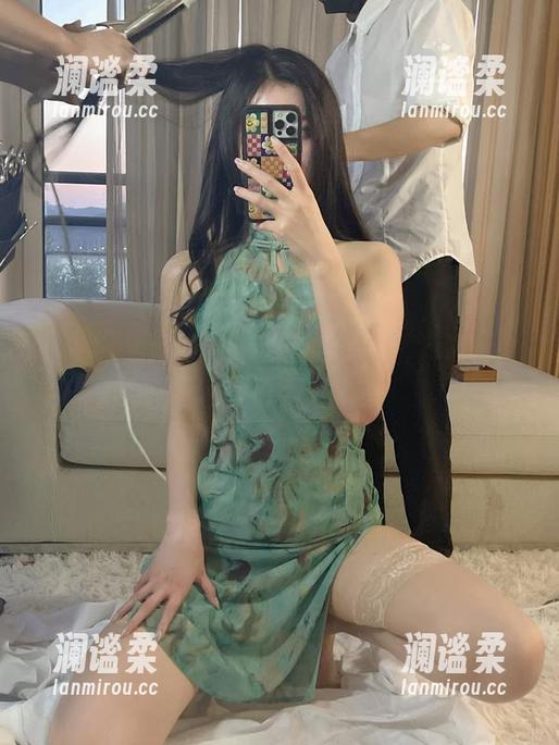 微密圈 - 原图：就是阿朱啊的天使，哎呀，我真不敢相信她能这么美，壁纸的选择也是很有品位的嘛。