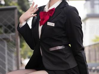 屿鱼带来的樱花泳装写真集，高清画质，漂浮在春天的气息里。