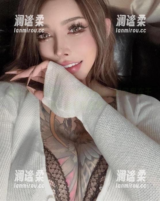 微密圈 - 希希Gina纯白在线，别问我在干嘛，我在欣赏呢～