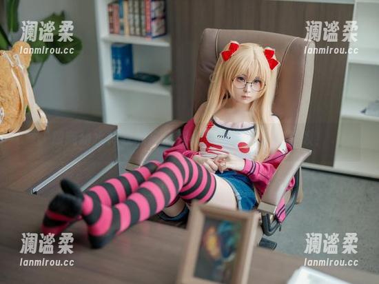 跟随幼水铃衣的高清图册，电子女友在召唤！