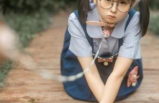 一件随处可见的白衬衫，幼水铃衣新“cos”是否能为我们打开新天地？