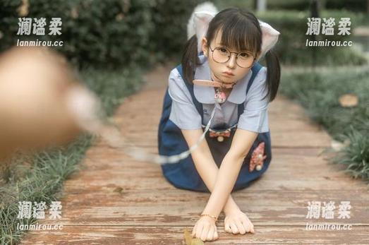 一件随处可见的白衬衫，幼水铃衣新“cos”是否能为我们打开新天地？