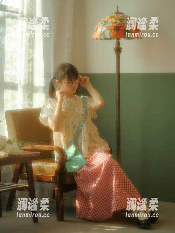 这些幼水铃衣的私房写真，看似平常，却藏着个人小秘密哦！