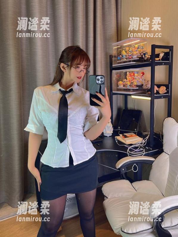 微密圈 - 竟然把‘妹妹’拍得如此轻松，张思允的图片资源真给力！