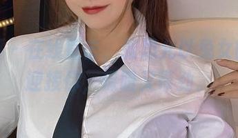 微密圈 – 在线直击，张思允以兔女郎身份迎接你，保暖又带劲。