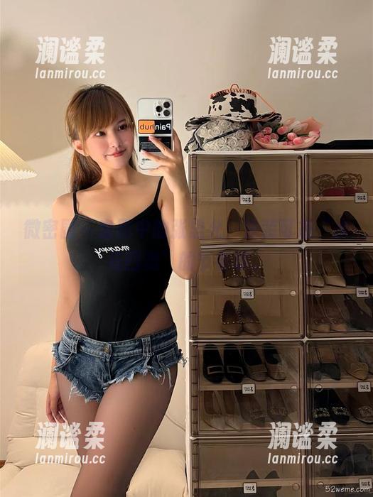 微密圈 - 套图中的张思允，泳装可是“水花四溅”的节奏哦。