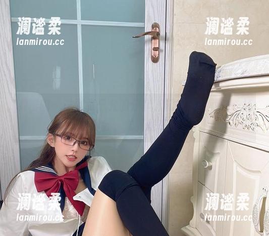 微密圈 - 说到张思允的分享，礼服黑丝就像一场醉人的舞会，尤其是在灯光下！