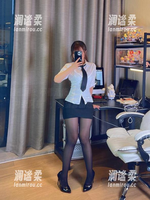 微密圈 - 不看后悔系列！张思允的三亚“内衣风暴”，免费套图燃爆你的夏天！