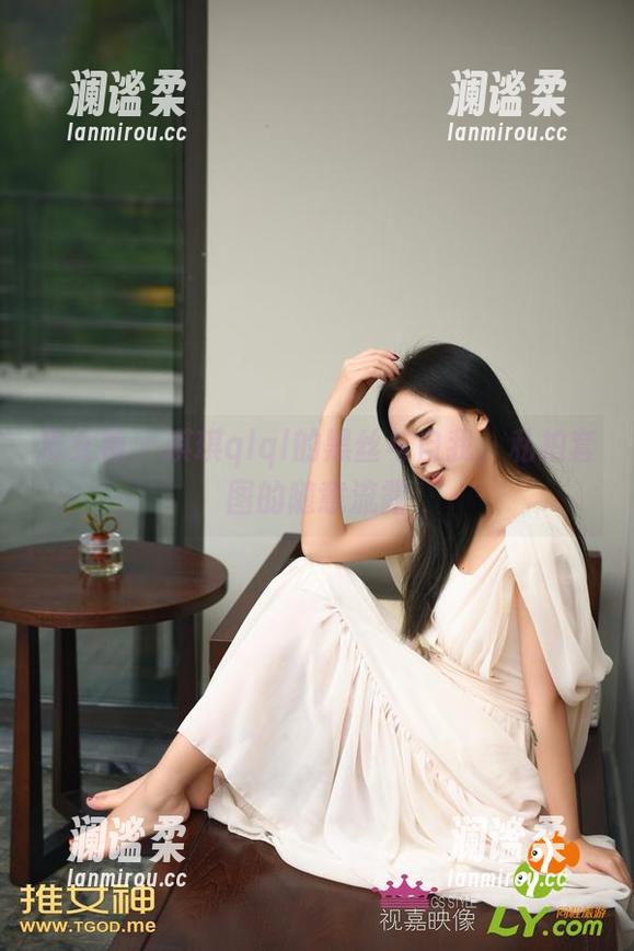 推女神 - 琪琪qlql的黑丝与自我，私拍套图的随意流露