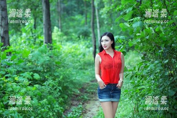 推女郎 - 不看杨伊的学妹，哪里来的美图？赶紧下载吧