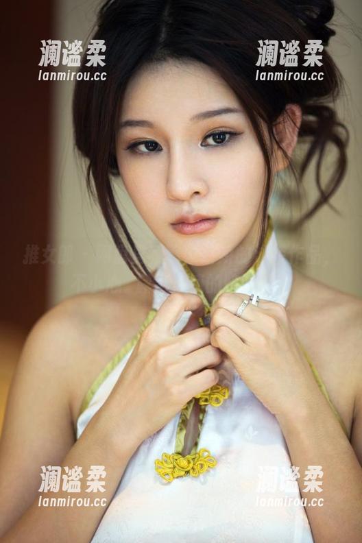 推女郎 - 网盘里藏着潘娇娇的泳装作品，不小心洩露了情感的暗流呢。