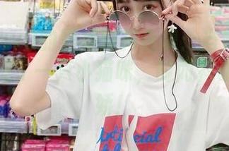 木绵绵OwO的黑裙妹抖合集：当她在暮色中仿佛成了一只小猫咪，时而抖动时而撒娇！