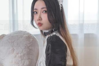 瞧见杏仁曲奇兔女郎私拍图集，完全是好奇与反差的游戏