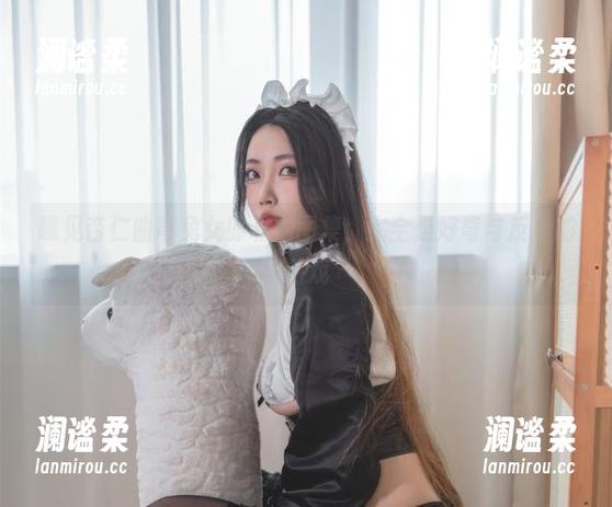瞧见杏仁曲奇兔女郎私拍图集，完全是好奇与反差的游戏