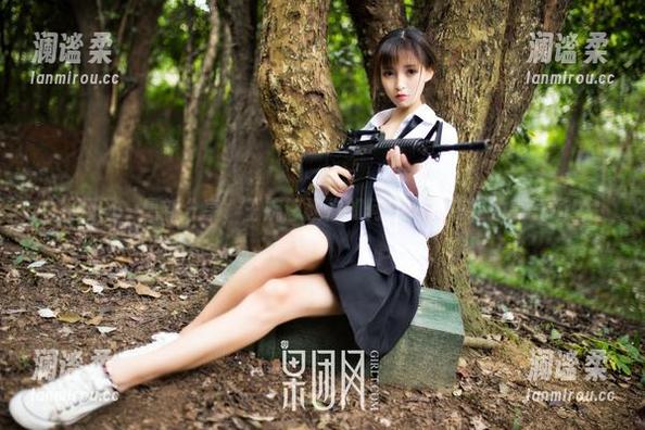 果团网 - 最新分享，王婉悠教你如何用一件皮衣拉高气场！