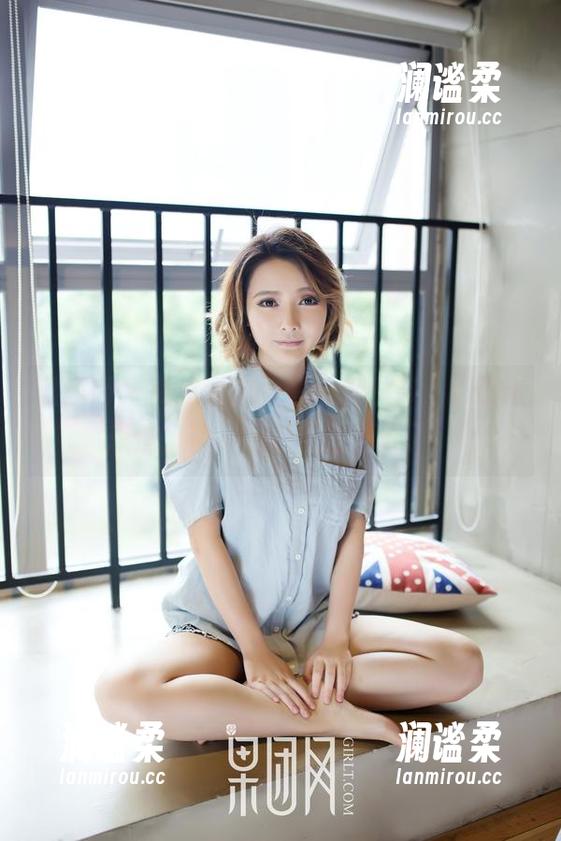 果团网 - 莫雅淇空姐写真集分享，明明不想追，但还是忍不住点开了。