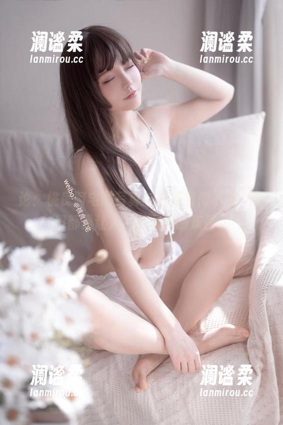 论：桃良阿宅的写真与蛋糕有何不同，它们都是让人心痒劲儿的东西。