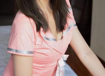 梦丝女神 – 看！长腿在花月舞的美图里翩翩而舞