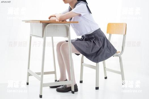森萝财团 - 卉子和她的学妹，尽情释放私拍的小秘密，套图就像漫游奇境。