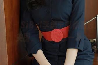 模范学院 – SiByl李思宁带你看泳池里的美图，简直清凉一夏