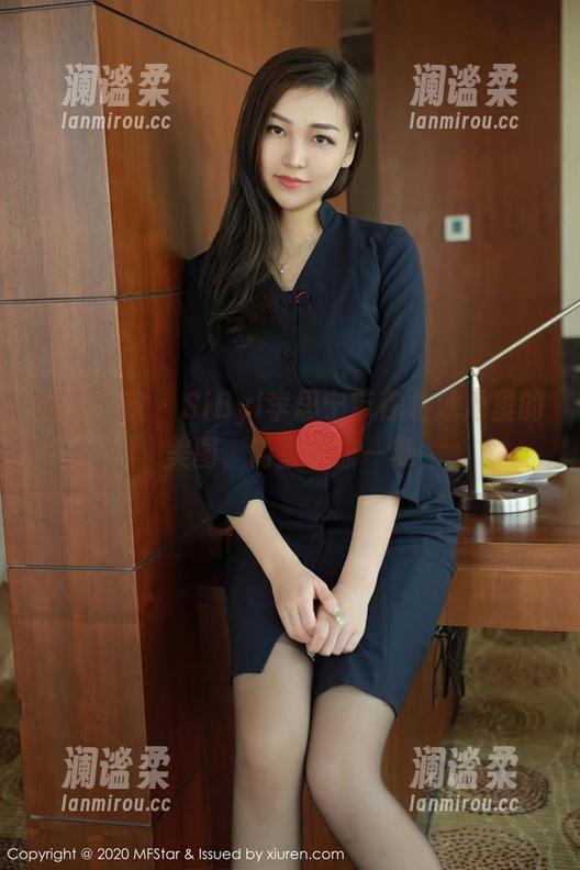 模范学院 - SiByl李思宁带你看泳池里的美图，简直清凉一夏