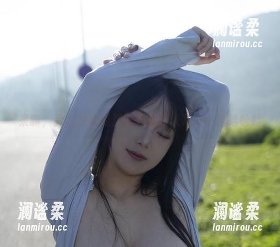 来嘛，我们来谈谈浅安安的双人写真，哈哈哈哈