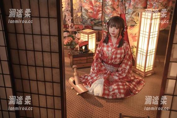 爆机少女喵小吉的制服梦，免费套图等你来翻牌！