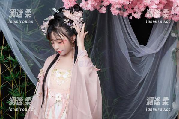 最新出炉，爆机少女喵小吉的“鸦”来了，分享一下我对它的迷惑想法！