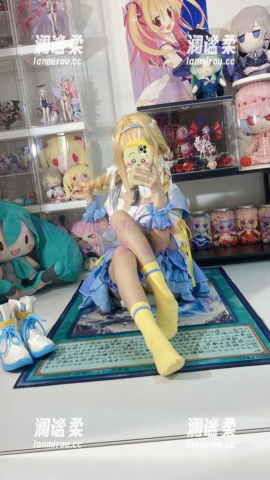 白栎Shirly的丰川祥子校服作品，这图片出来就刷屏，谁受得了？