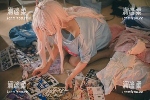 神沢永莉居家日常：无圣光、无压力，作品里居然还有我的拖鞋和零食。