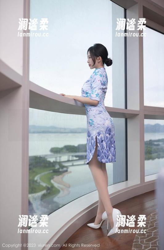 秀人网 - Suki_baby带你沉浸在浴缸里——图包，水面下的点滴。