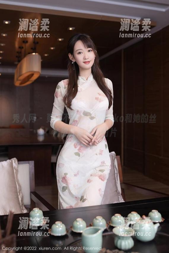 秀人网 - 更新不止，小樱koko和她的丝袜彼此牵绊的图片