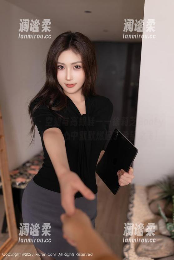秀人网 - 空姐与高跟鞋——徐莉芝Booty的更新让我们心中默默燃起了希望之飞！