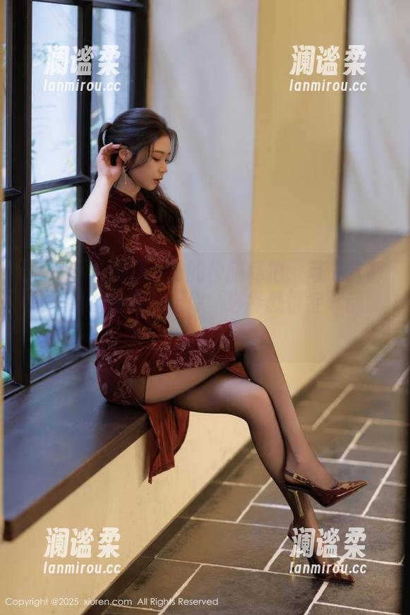 秀人网 - 王俪丁呀的校服私拍：每一张都是一道选择题，让你‘选择恐惧症’都要治愈！