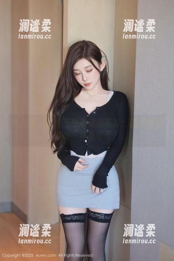 秀人网 - 盼盼玉奴的棉袜写真：能不能顺便来一杯热可可？