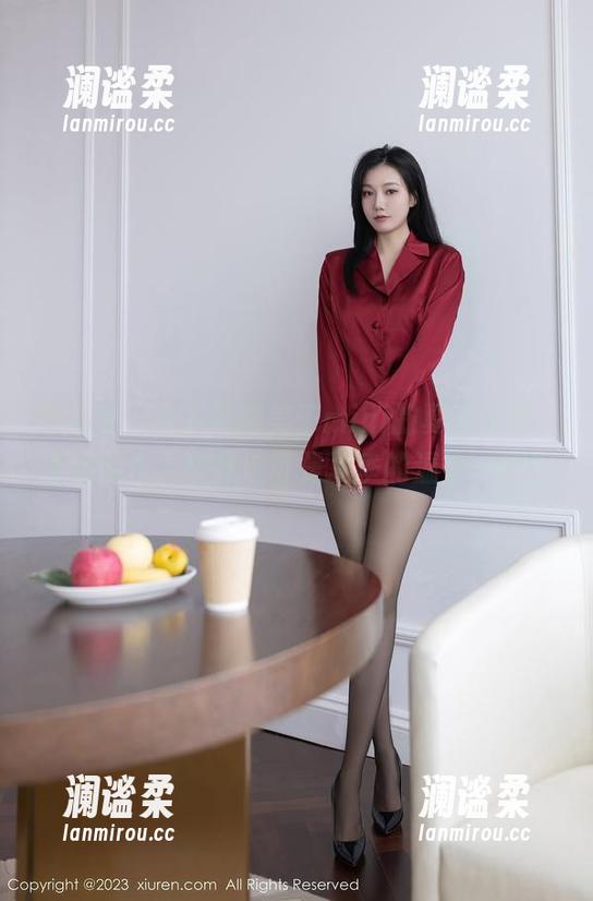 秀人网 - 欲下载糯美子mini的夏天全集，谨慎操作，毕竟这可是夏季的温柔一击！