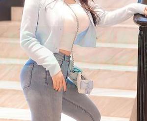 秀人网 – 免费送！麦田的礼服写真，这衣服美得不能吃，但总让我想起外卖的诱惑…