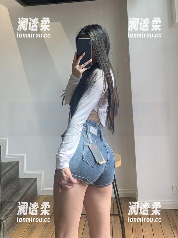 微密圈 - 粉色的猪陈佩奇的运动写真，套图里的懒散和动作竟然碰撞出了火花。