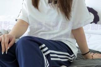 绮梦摄影 – 一点点福利与兔女郎的缱绻时光，露露撩起裙子了没？