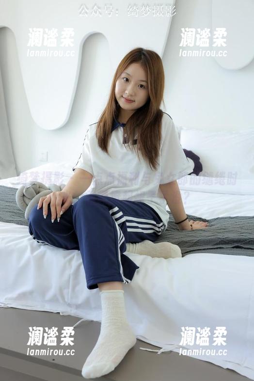绮梦摄影 - 一点点福利与兔女郎的缱绻时光，露露撩起裙子了没？