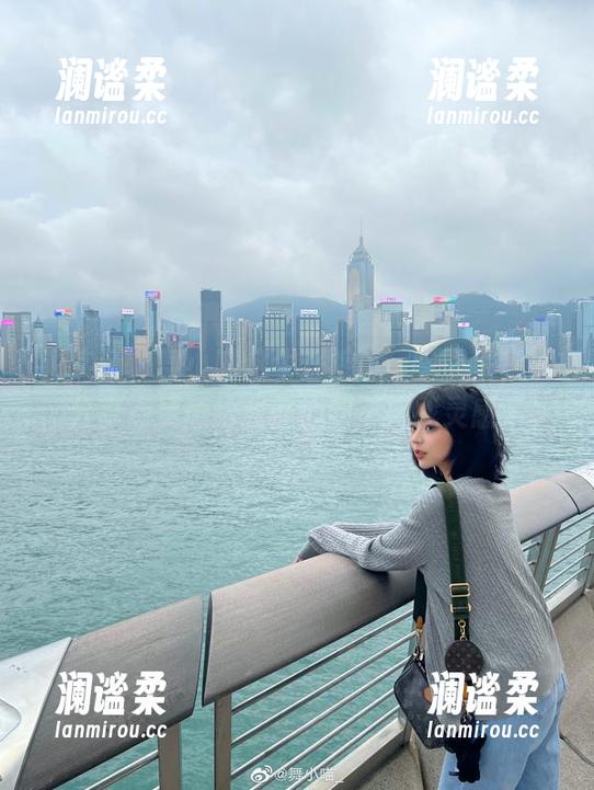 说实话，舞小喵这牛仔裤cos路子太宽了，分享点灵感给我贴心到不用找灵感了。