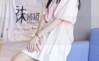 袜啵啵 – 升级版！小甜豆的咖啡色丝袜套图新更新，透明脚尖又闪亮了！