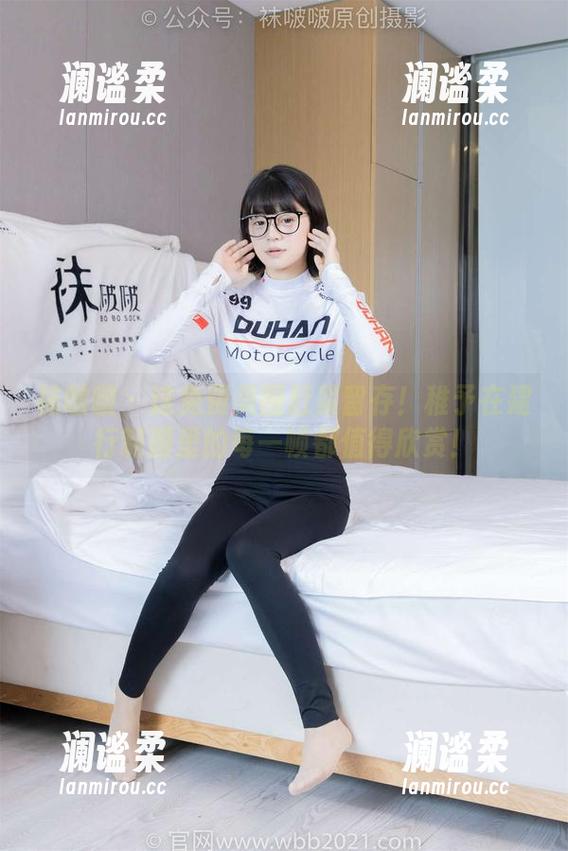 袜啵啵 - 这免费美图赶紧留存！稚予在建行制服里的每一帧都值得欣赏！