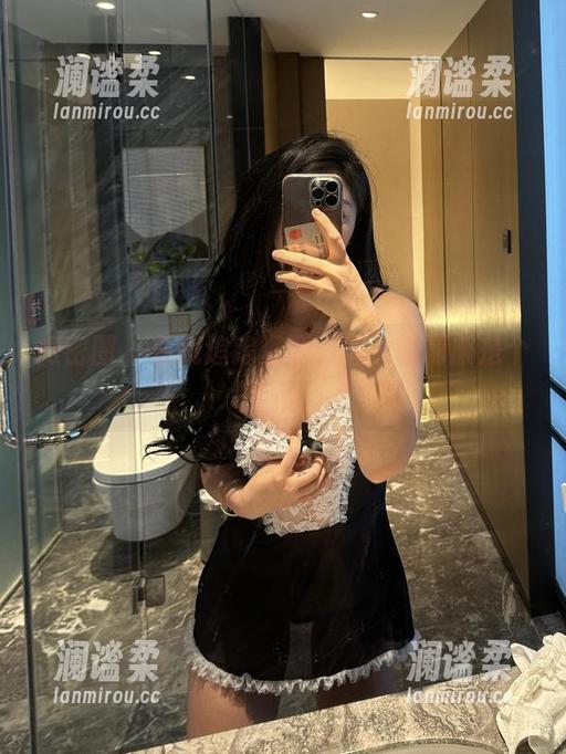微密圈 - 在线追踪资源，詹詹的制服是个宝藏。