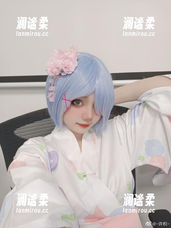 许枳 许枳透明写真更新,不小心透了点…