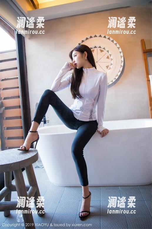 语画界 - 看周于希Sandy的新图包更新，腿真美，臀更是……啊，不说了，我又想歪了。
